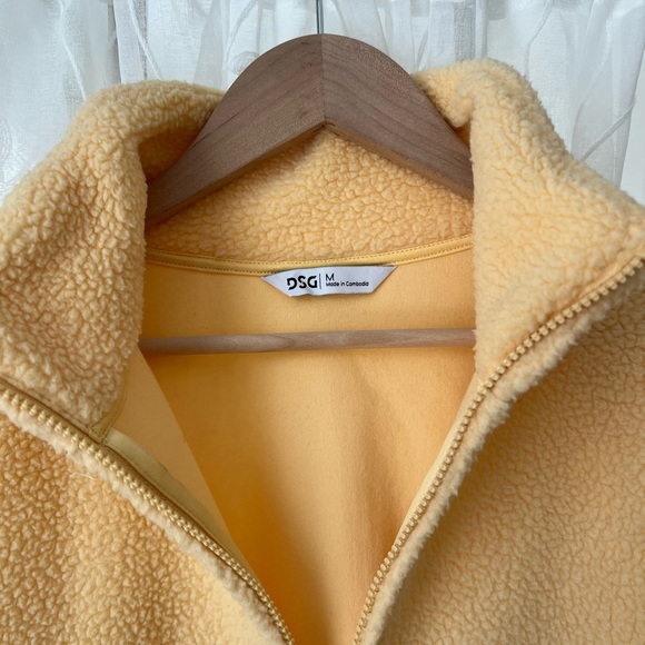 DSG Butter Yellow Fleece Pullover - Picture 6 of 8